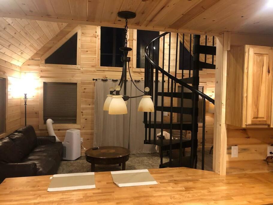 Cozy 1 Bedroom Cabin In The Heart Of Jonesborough Exterior foto